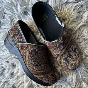 Dansko paisley velvet tapestry slip on clogs women’s shoe EU 39 US size 8.5 - 9